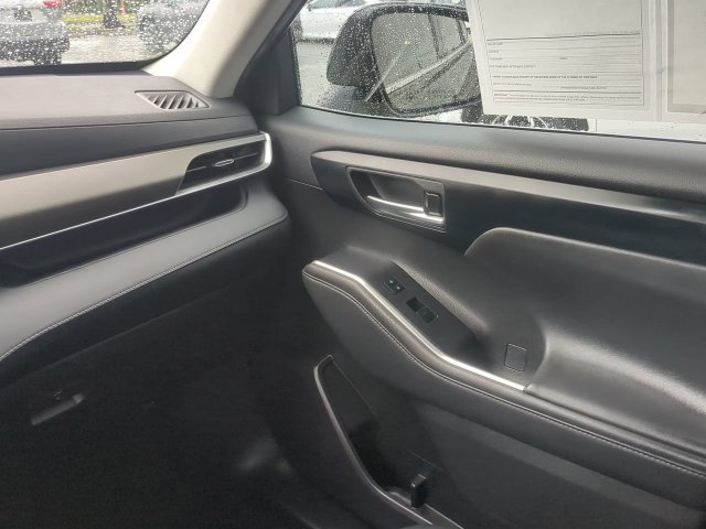 Used 2022 Toyota Highlander XLE FWD image 20
