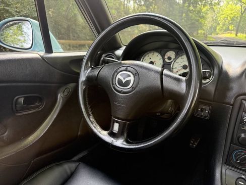 Used 2001 MAZDA MX-5 Miata RWD image 34