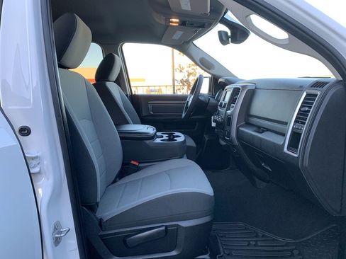 Used 2022 RAM 1500 Classic SLT image 28