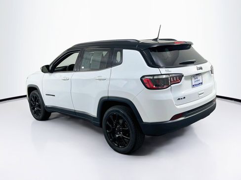 Used 2022 Jeep Compass Latitude w/ Sun and Sound Group AWD/4WD image 7