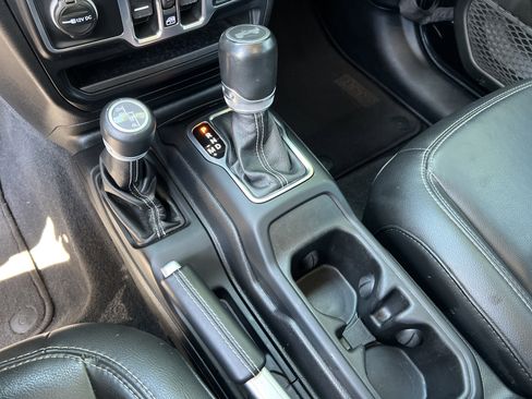 Used 2021 Jeep Wrangler Unlimited Sahara AWD/4WD image 28