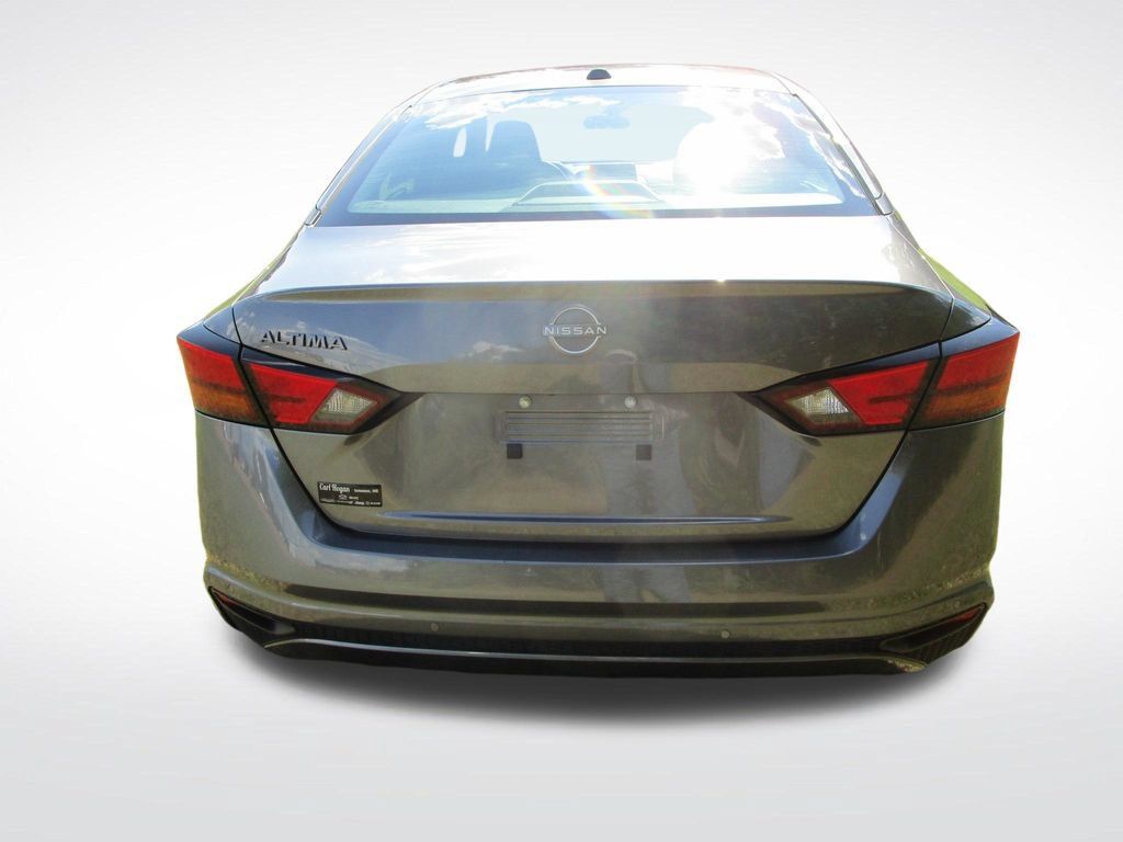 Used 2025 Nissan Altima 2.5 SV FWD image 10