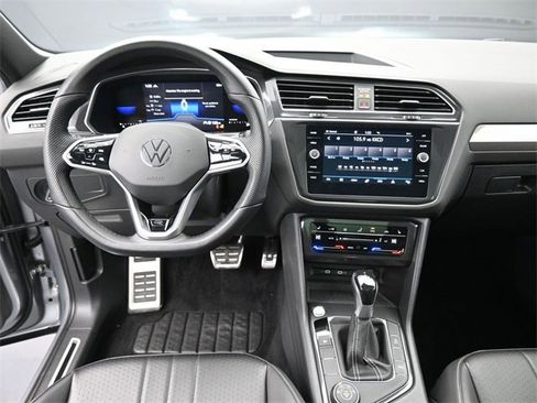 Used 2022 Volkswagen Tiguan SE R-Line image 25