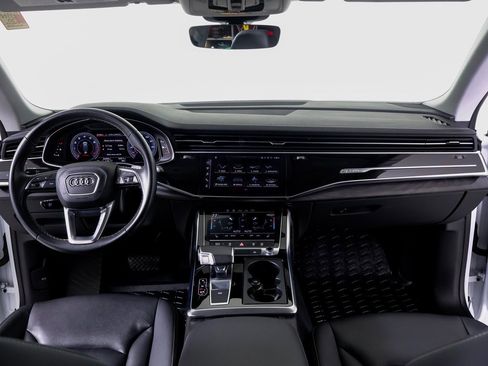 Used 2023 Audi Q8 Premium image 10