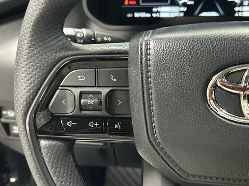 Used 2023 Toyota Sequoia TRD Pro AWD/4WD image 18