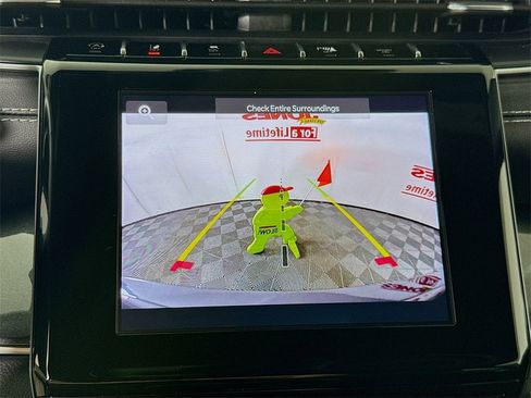 Used 2023 Jeep Grand Cherokee Altitude image 6