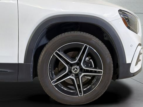 Used 2025 Mercedes-Benz GLB 250 image 34