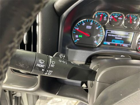 Used 2018 Chevrolet Silverado 1500 LT w/ LT Eassist Package image 12