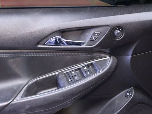 Used 2017 Chevrolet Cruze Premier image 16