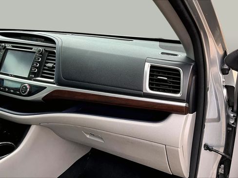 Used 2015 Toyota Highlander Limited FWD image 18