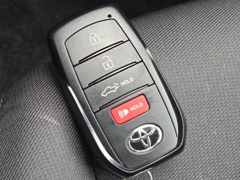 Used 2025 Toyota Tacoma SR5 AWD/4WD image 35