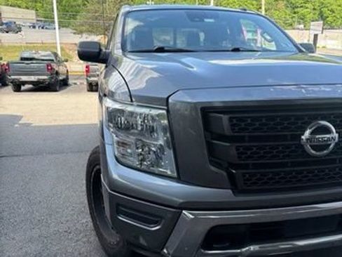 Used 2021 Nissan Titan SV w/ SV Convenience Package AWD/4WD image 3
