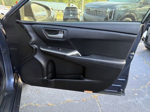 Used 2015 Toyota Camry LE FWD image 12