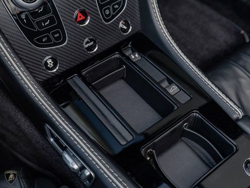 Used 2016 Aston Martin DB9 GT RWD image 18