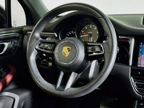 Certified 2025 Porsche Macan AWD/4WD image 11
