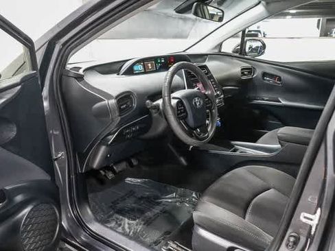 Certified 2020 Toyota Prius LE image 17