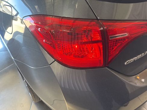 Used 2018 Toyota Corolla SE w/ Carpet Mat Package (TMS) FWD image 13