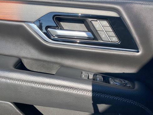 Used 2025 GMC Yukon XL Denali image 24