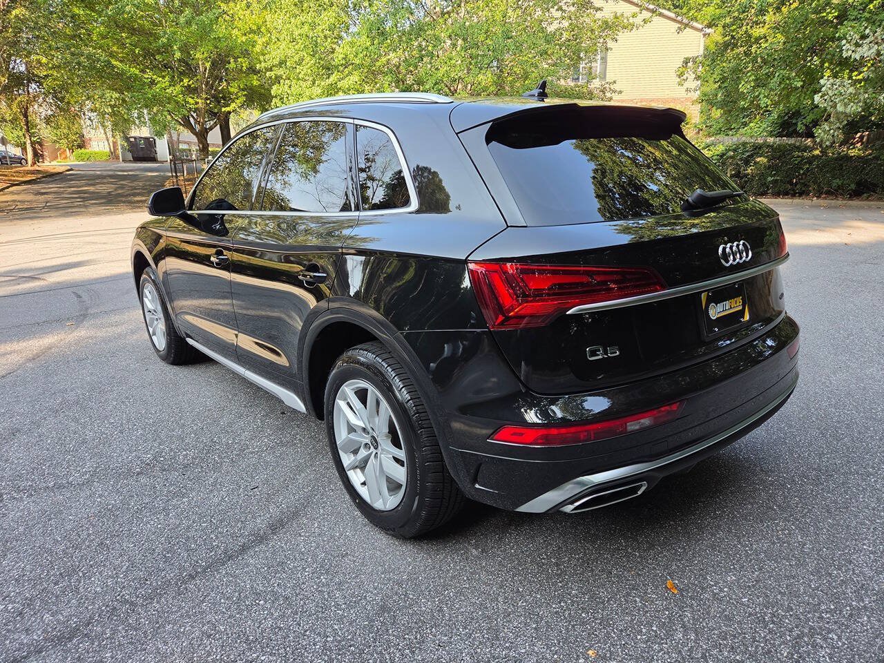 Used 2023 Audi Q5 2.0T Premium w/ Convenience Package AWD/4WD image 3