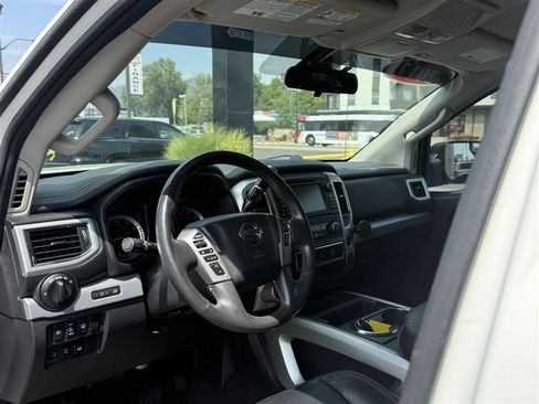 Used 2017 Nissan Titan PRO-4X AWD/4WD image 18