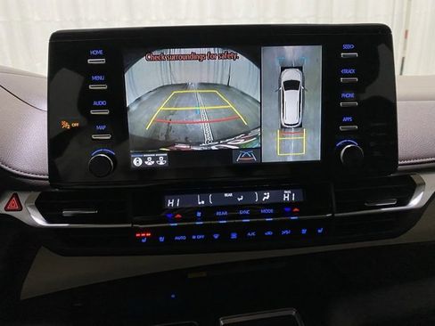 Certified 2024 Toyota Sienna Platinum image 22