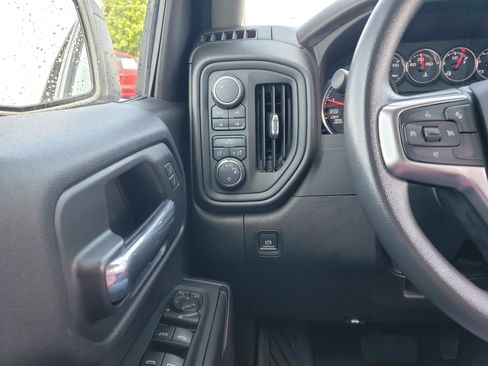 Used 2022 Chevrolet Silverado 1500 Custom Trail Boss w/ Safety Confidence Package AWD/4WD image 11