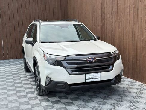 Used 2025 Subaru Forester Premium AWD/4WD image 12