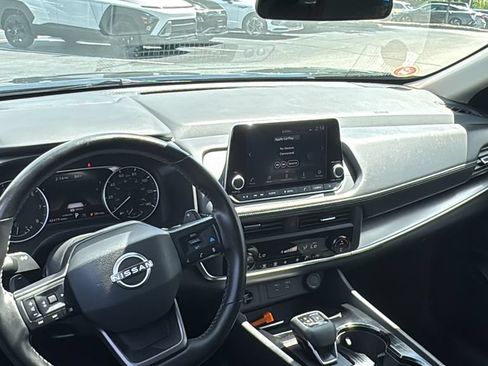 Used 2025 Nissan Rogue SV FWD image 10