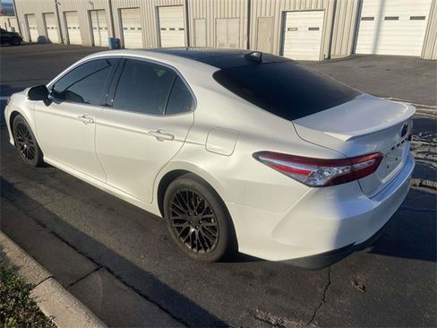 Used 2019 Toyota Camry XLE image 2