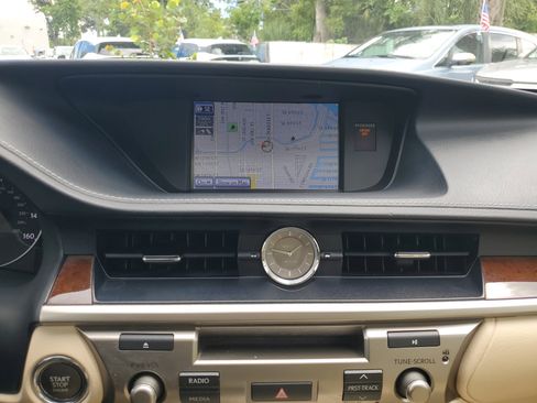 Used 2013 Lexus ES 350 4dr Sdn image 8