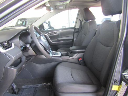 Used 2021 Toyota RAV4 XLE w/ Convenience Package AWD/4WD image 9