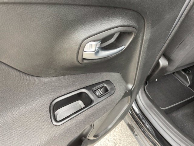 Used 2021 Jeep Renegade Latitude AWD/4WD image 56