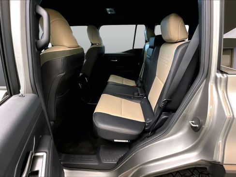 Used 2024 Lexus GX 550 AWD/4WD image 20