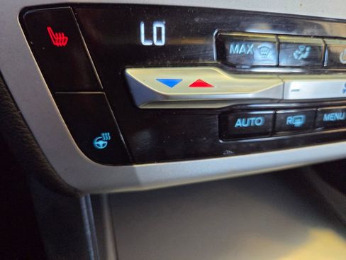 Used 2021 Ford Explorer XLT w/ Equipment Group 202A AWD/4WD image 52
