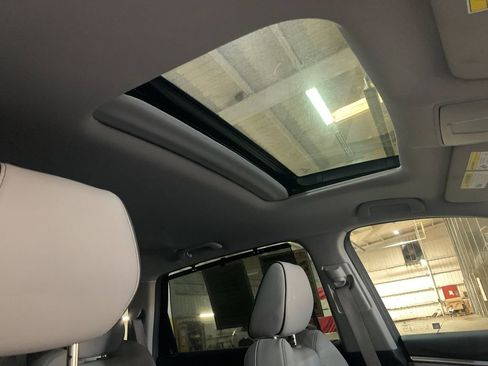 Used 2017 Acura MDX SH-AWD w/ Advance Package image 19