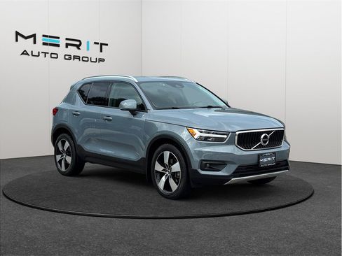 Used 2021 Volvo XC40 T5 Momentum w/ Premium Package AWD/4WD image 1