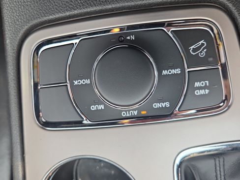 Used 2021 Jeep Grand Cherokee Limited AWD/4WD image 9