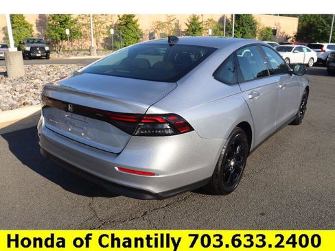 Used 2025 Honda Accord SE image 7