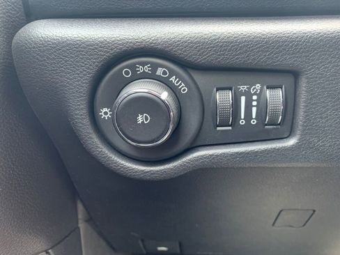 Used 2020 Chrysler Pacifica Limited image 15