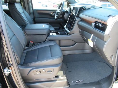 New 2026 GMC Yukon Denali w/ Denali Reserve Package AWD/4WD image 10
