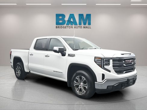 Used 2025 GMC Sierra 1500 SLT RWD image 1