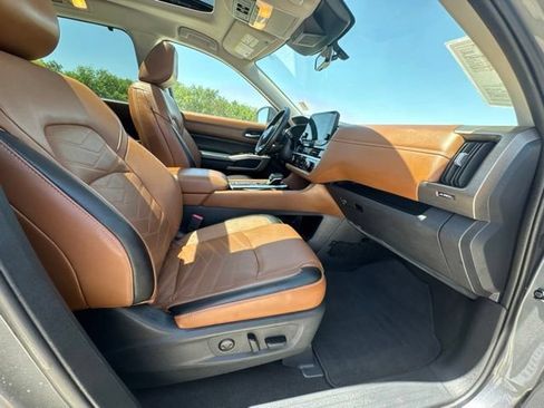 Used 2023 Nissan Pathfinder Platinum w/ Cargo Package FWD image 19
