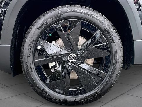 New 2026 Volkswagen Taos SE image 11