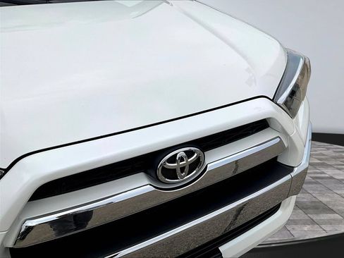 Used 2019 Toyota 4Runner Limited AWD/4WD image 34
