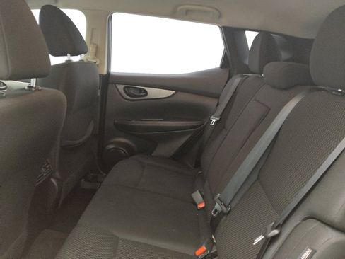 Used 2021 Nissan Rogue Sport S image 18