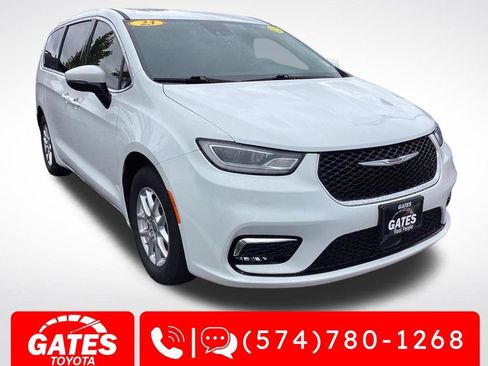 Used 2023 Chrysler Pacifica Touring-L FWD image 1