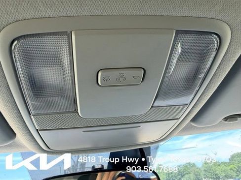 Certified 2025 Kia Soul LX w/ LX Technology Package FWD image 21