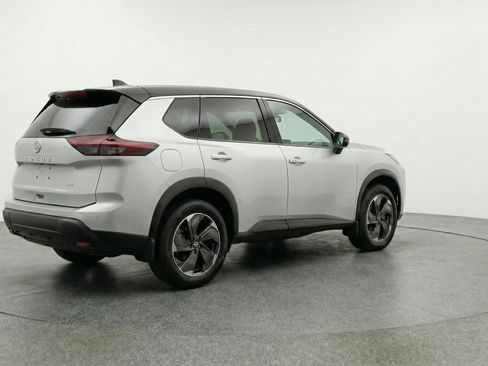 Used 2025 Nissan Rogue SV AWD/4WD image 9