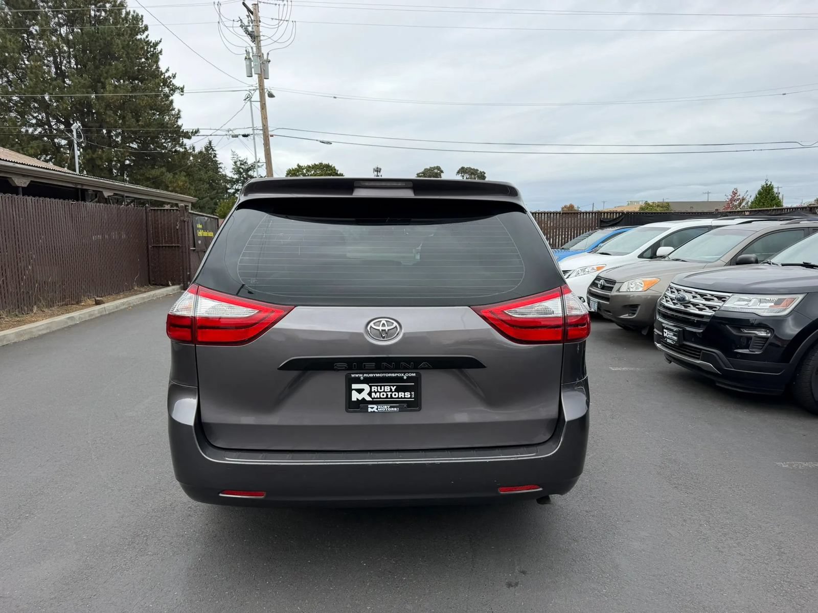 Used 2015 Toyota Sienna L FWD image 5