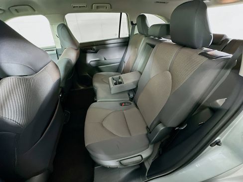 Used 2025 Toyota Highlander LE image 26